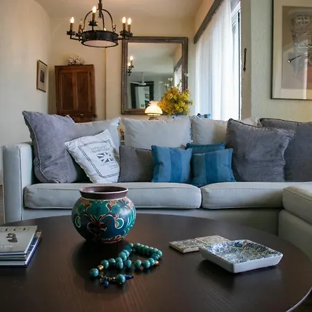 Grand Bleu & إرميوني