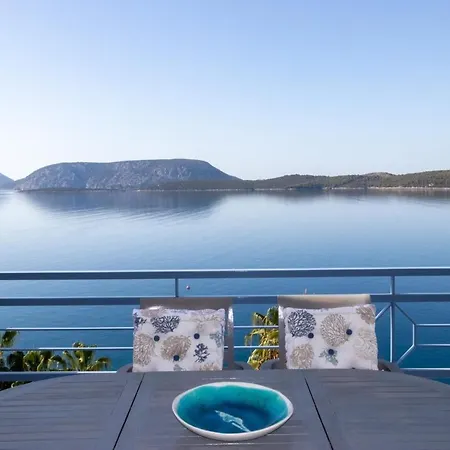 Grand Bleu & *